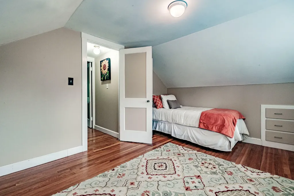 73 Middle Road Falmouth ME 04105