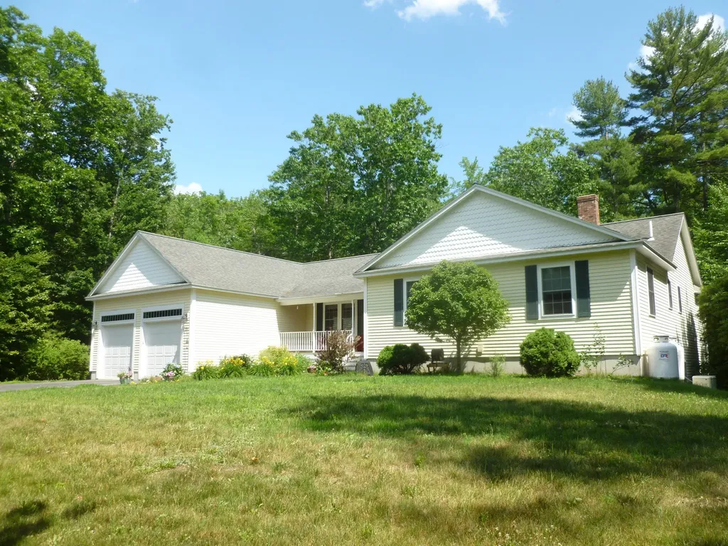 21 Cardinal Circle Standish ME 04084