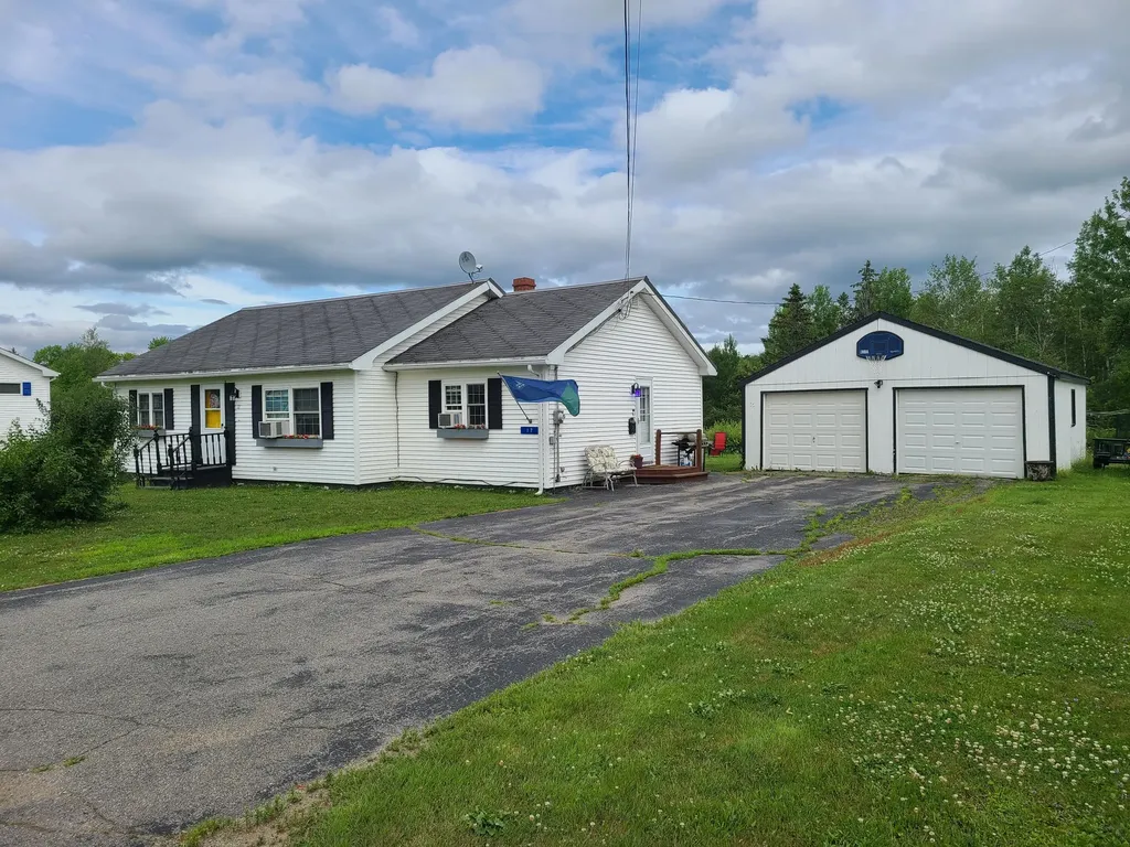 17 Willow Street Calais ME 04619