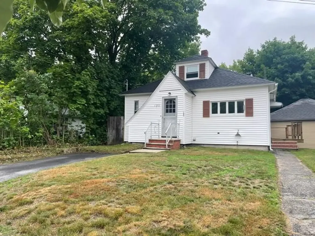 190 Whitney Street Auburn ME 04210