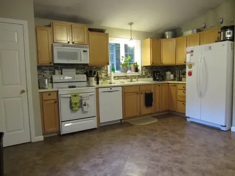 20 Swans Road Raymond ME 04071