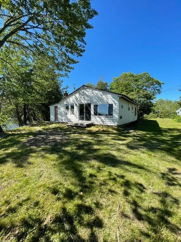 18 Cove Road Plymouth ME 04969