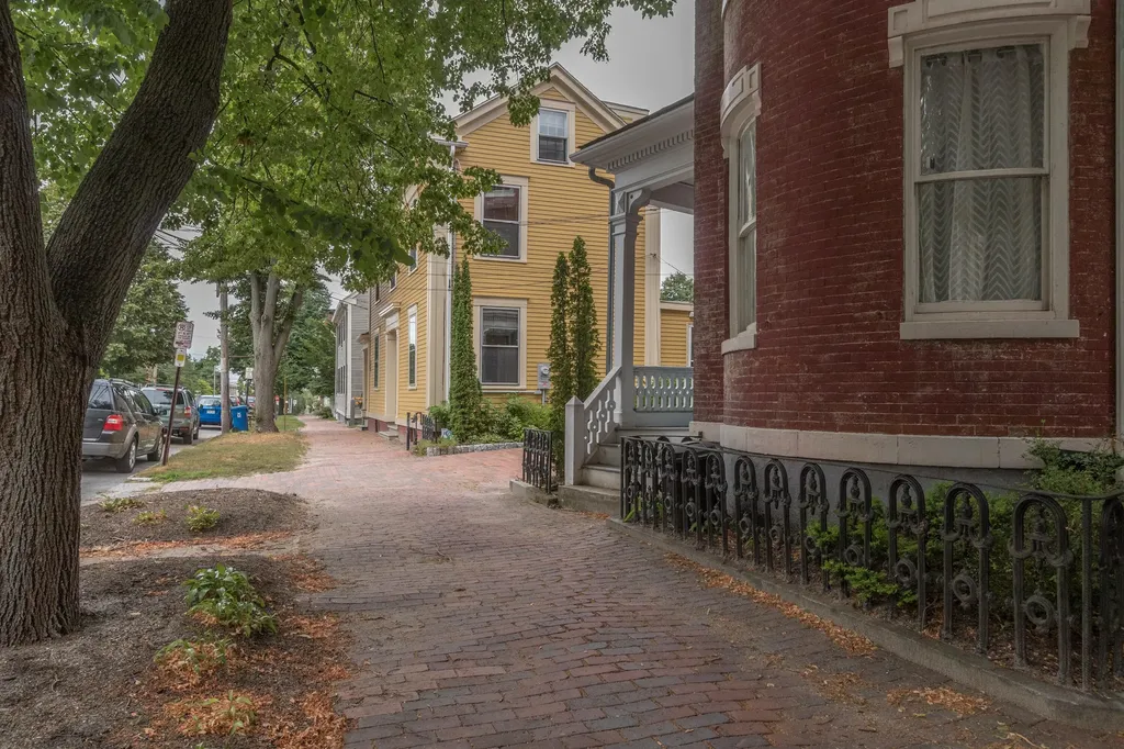 136 Pleasant Street Portland ME 04101