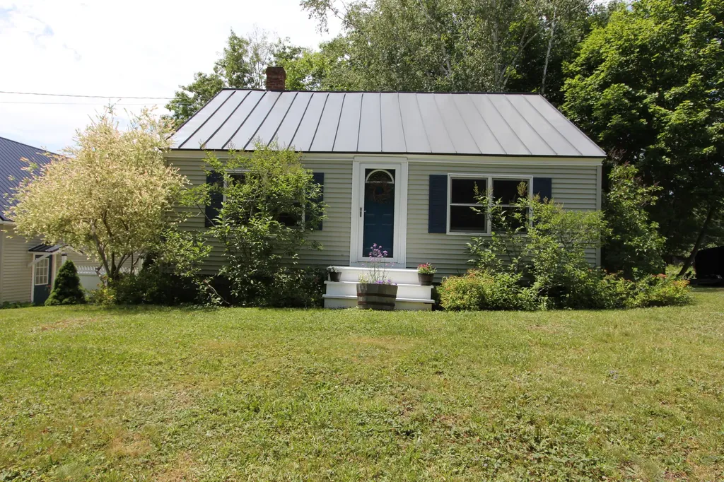 11 Marston Road Gardiner ME 04345