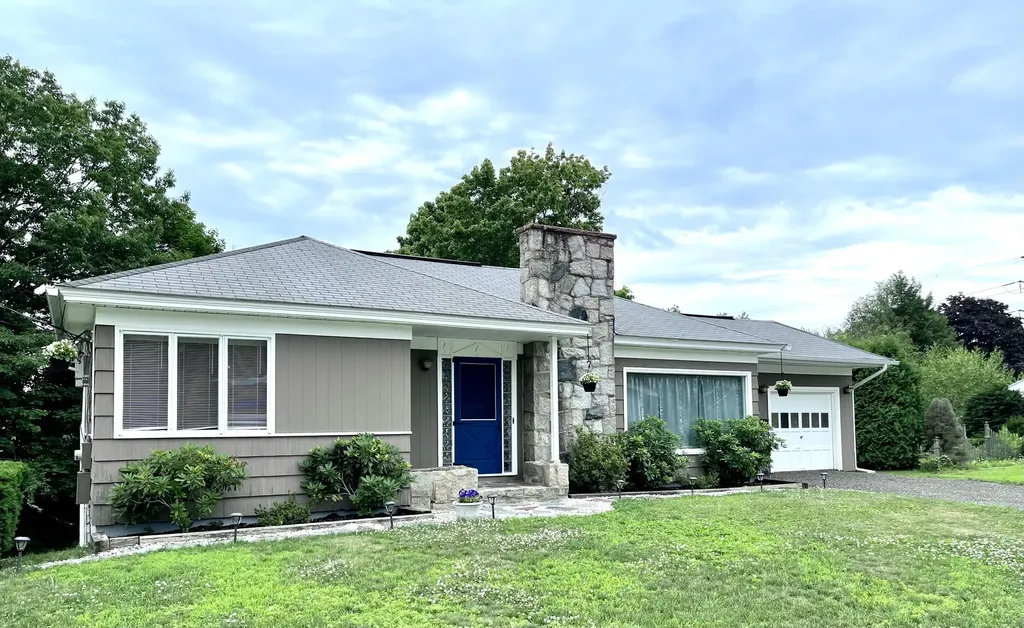 54 Dawn Avenue Lewiston ME 04240