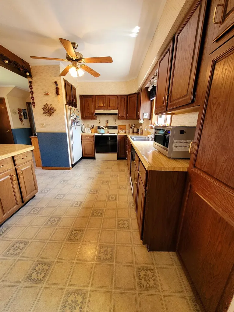 15 Verdun Street Fairfield ME 04937