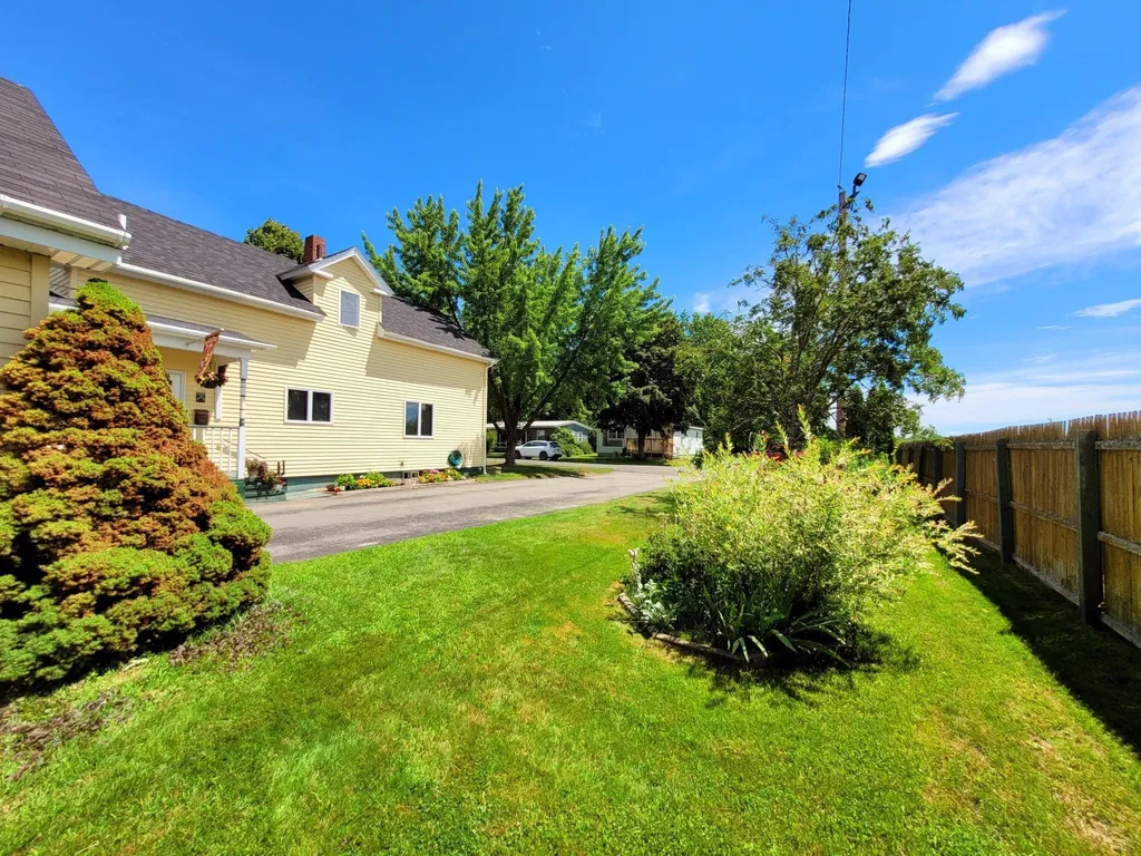 15 Verdun Street Fairfield ME 04937
