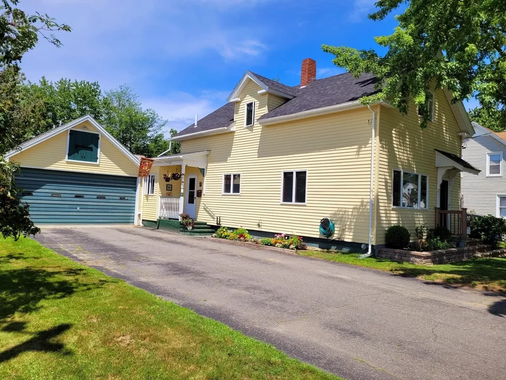 15 Verdun Street Fairfield ME 04937