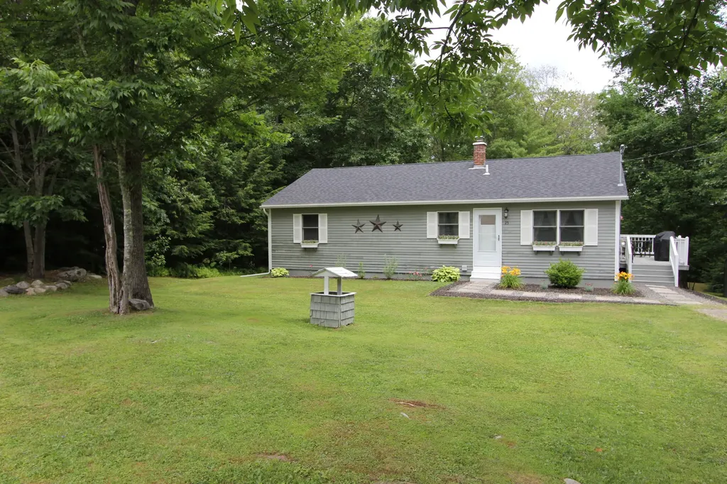 25 Springvale Road West Gardiner ME 04345