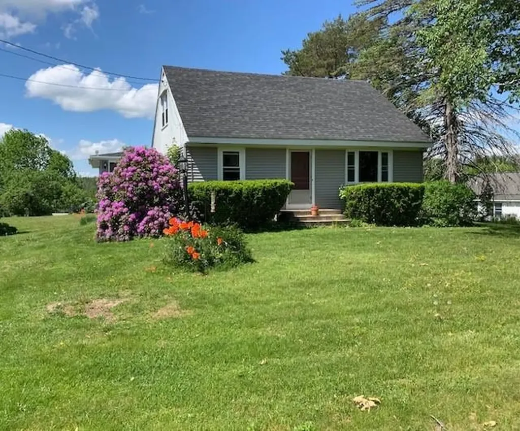 1035 Pittston School Street Pittston ME 04345