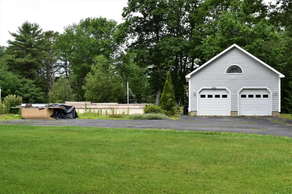 24 Sunny Acres Lane Boothbay ME 04537