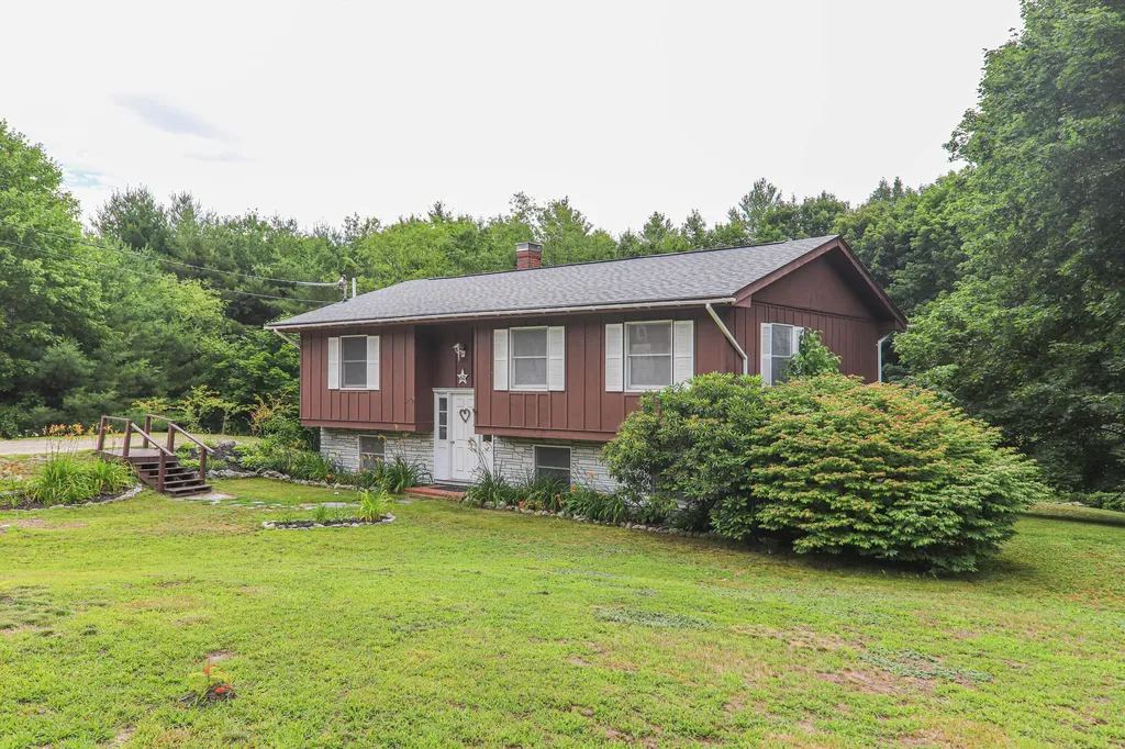 62 Yarmouth Road Gray ME 04039