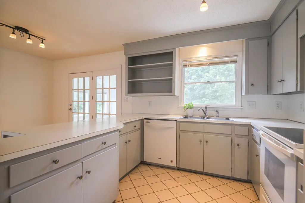 62 Yarmouth Road Gray ME 04039