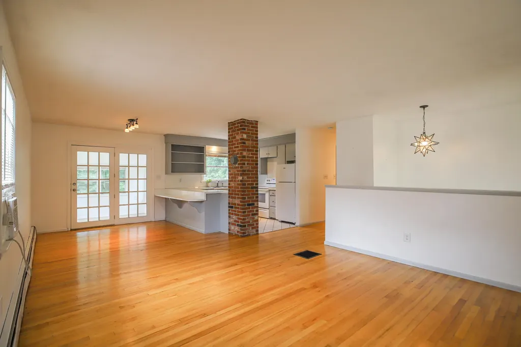 62 Yarmouth Road Gray ME 04039