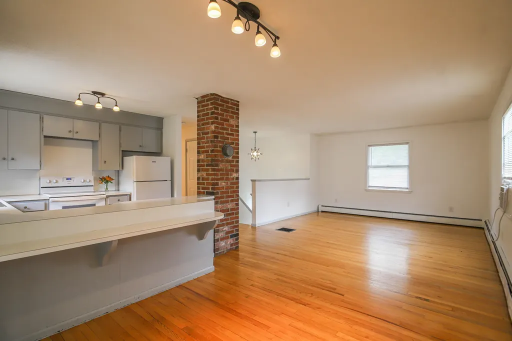 62 Yarmouth Road Gray ME 04039