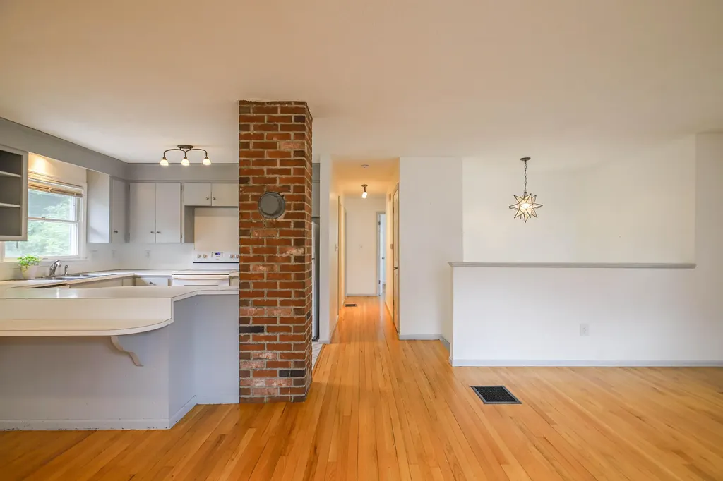 62 Yarmouth Road Gray ME 04039