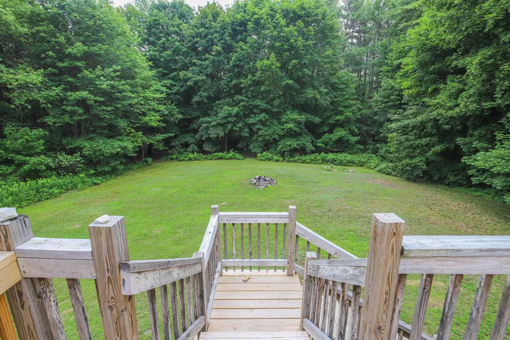 62 Yarmouth Road Gray ME 04039