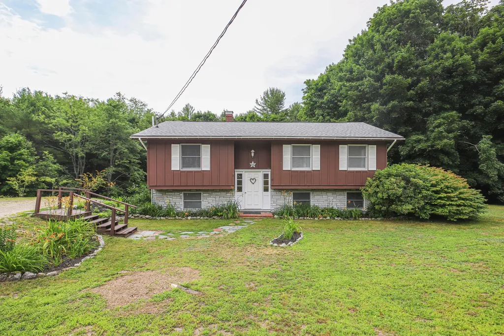 62 Yarmouth Road Gray ME 04039