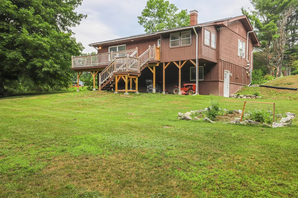 62 Yarmouth Road Gray ME 04039
