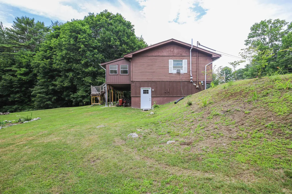 62 Yarmouth Road Gray ME 04039