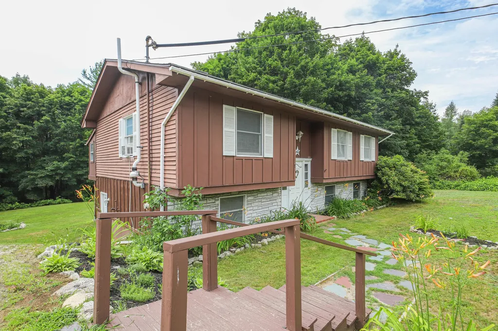 62 Yarmouth Road Gray ME 04039
