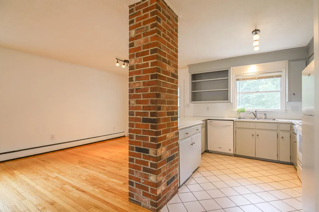 62 Yarmouth Road Gray ME 04039