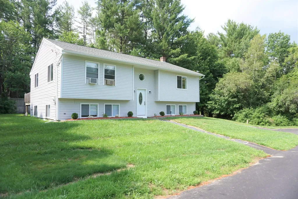 20 Leland Street Lewiston ME 04240