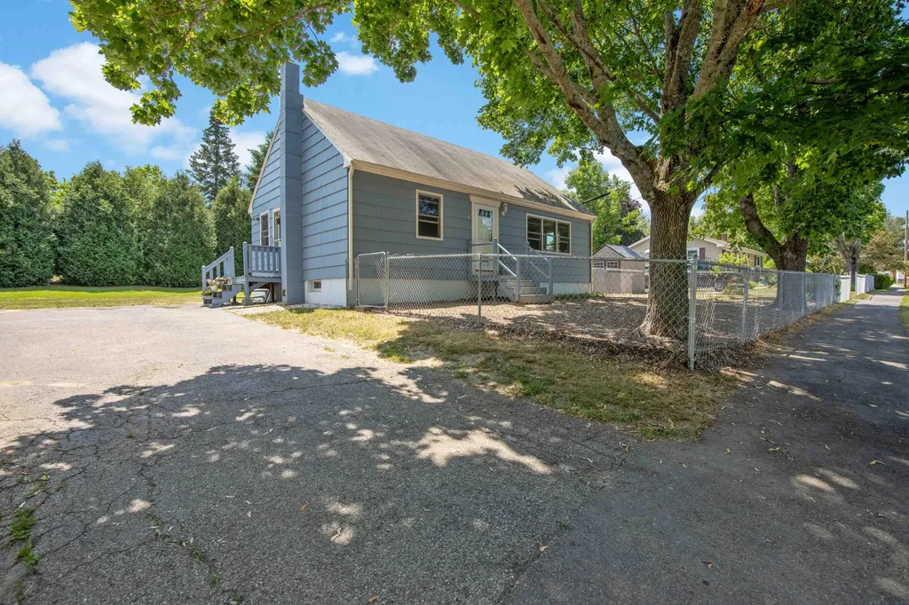 6 Pioneer Road Westbrook ME 04092