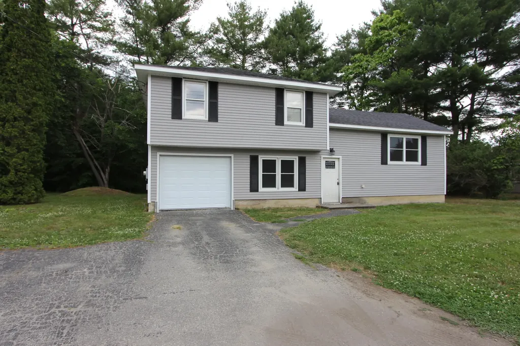 24 Robinson Gardens Lewiston ME 04240