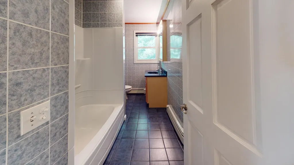 24 Robinson Gardens Lewiston ME 04240