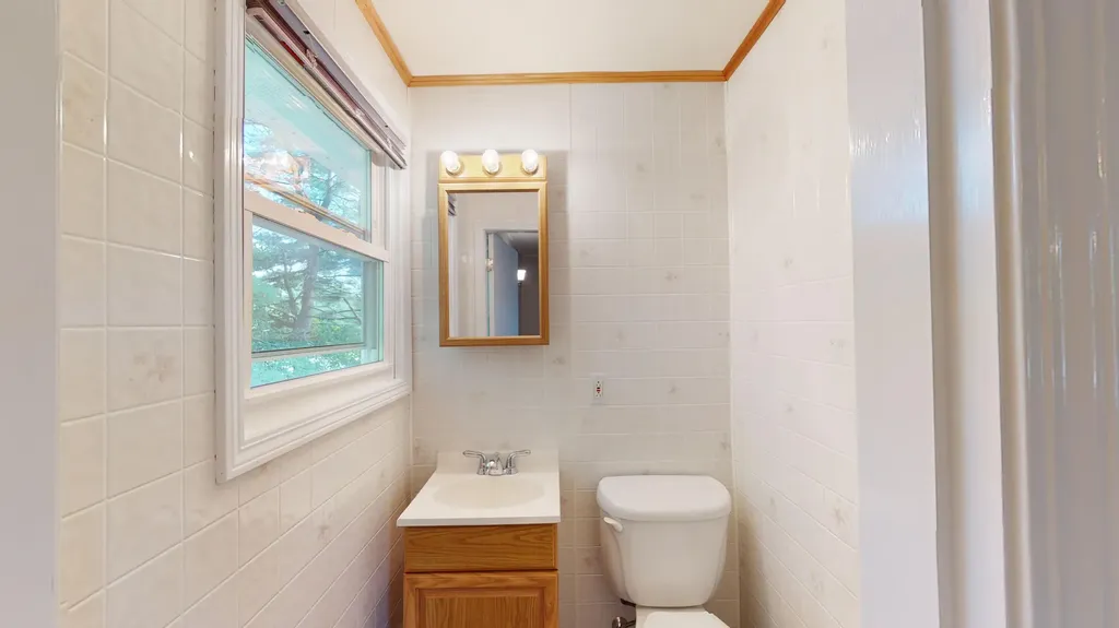 24 Robinson Gardens Lewiston ME 04240