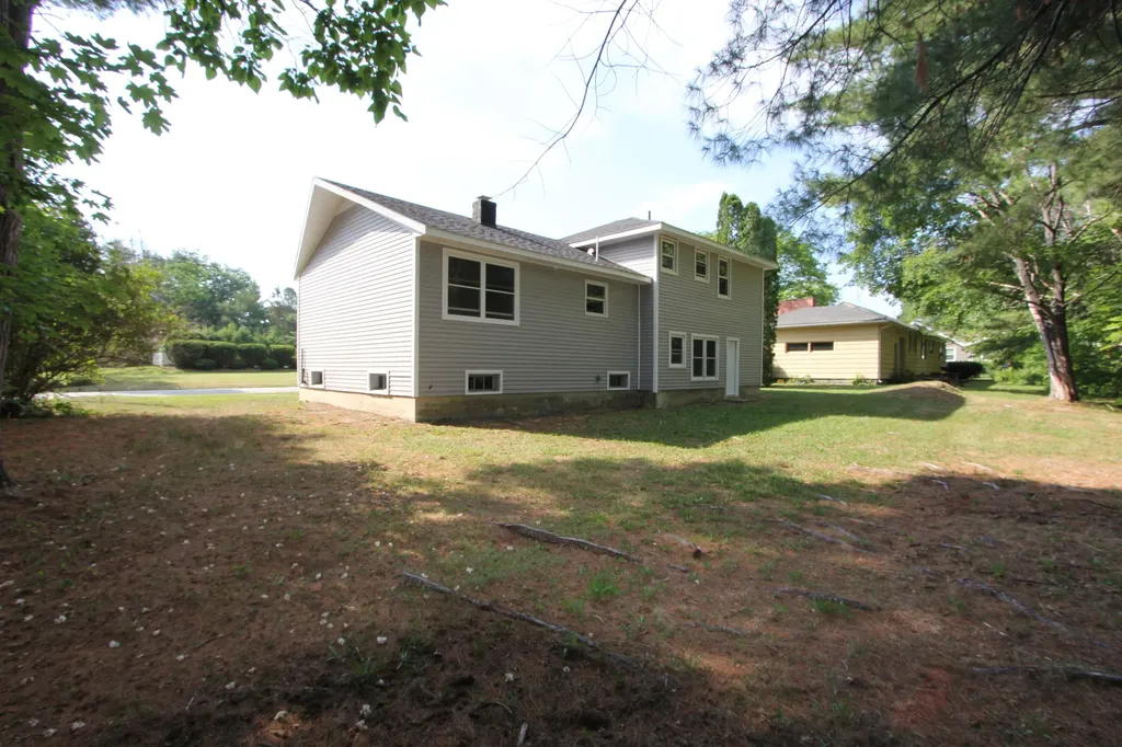 24 Robinson Gardens Lewiston ME 04240