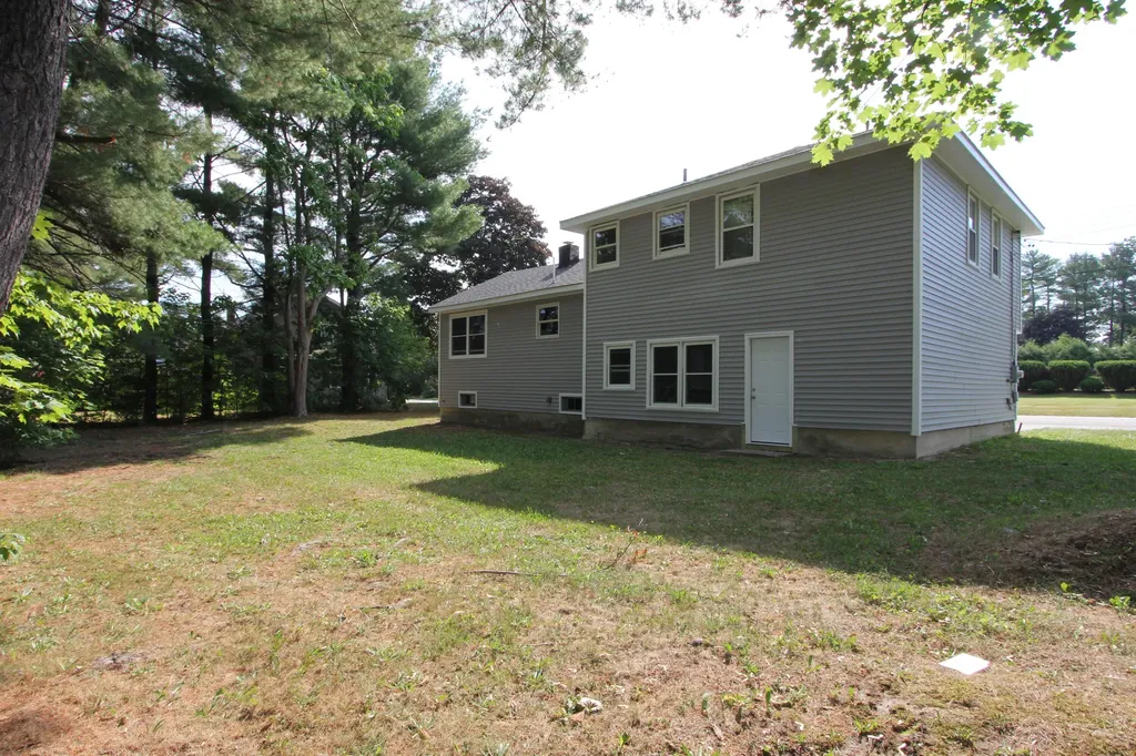 24 Robinson Gardens Lewiston ME 04240