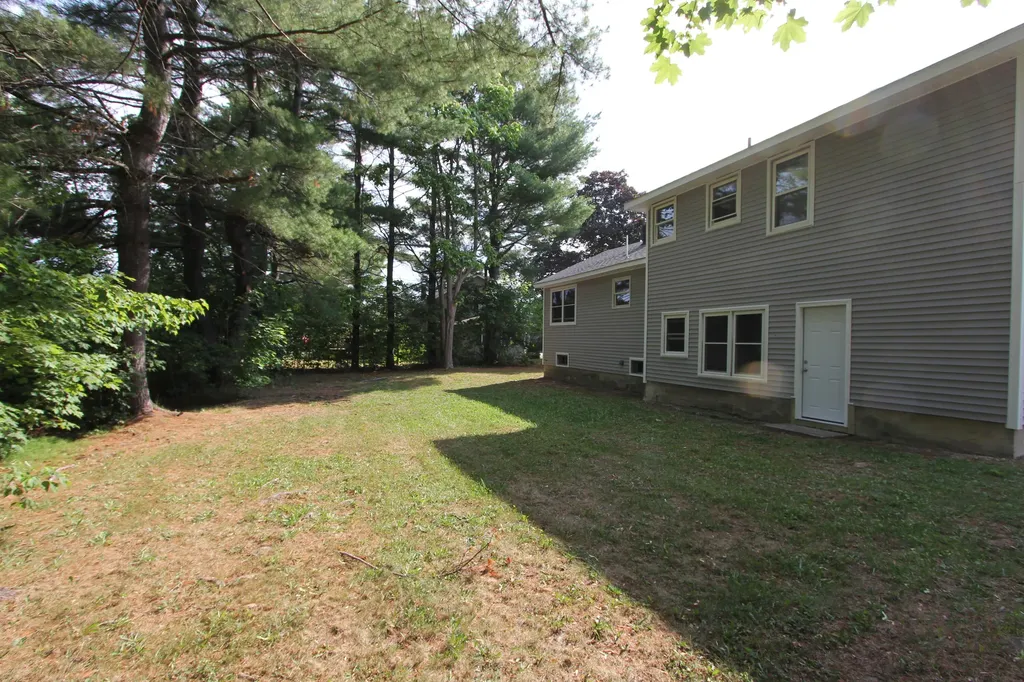 24 Robinson Gardens Lewiston ME 04240