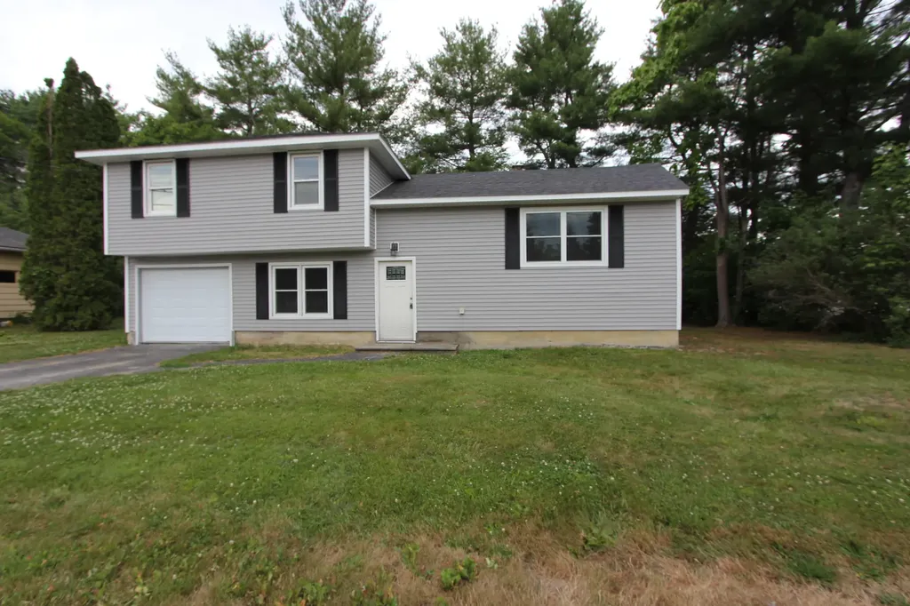 24 Robinson Gardens Lewiston ME 04240