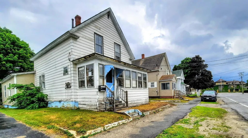 29 Katahdin Avenue Millinocket ME 04462