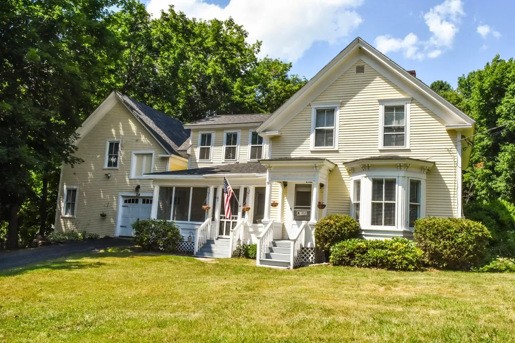 28 Winter Street Dexter ME 04930