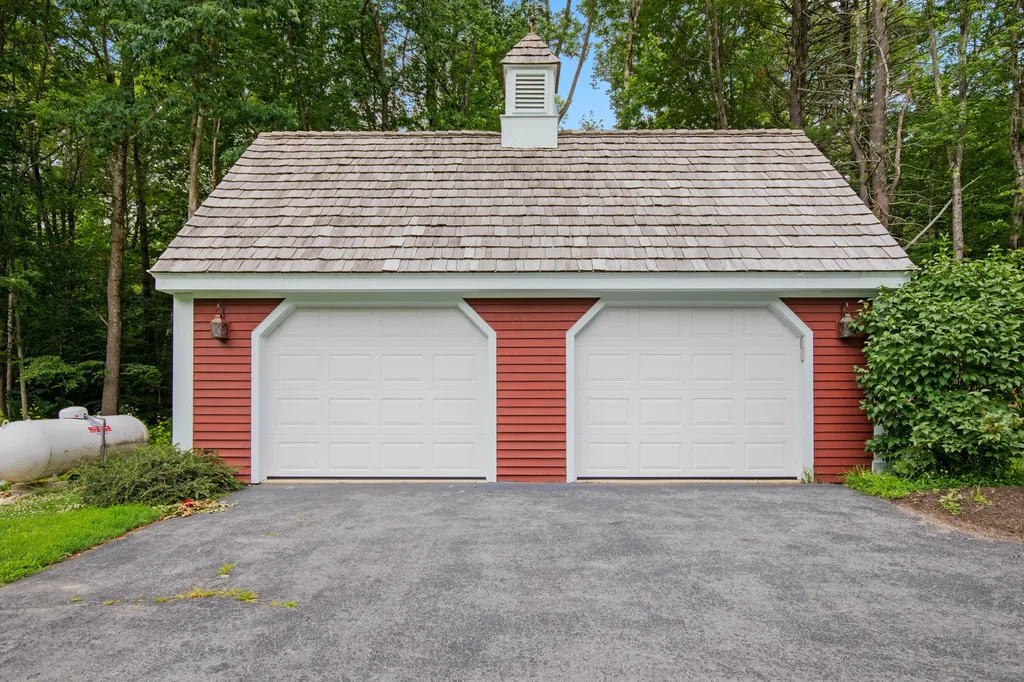2 Flintlock Lane Falmouth ME 04105
