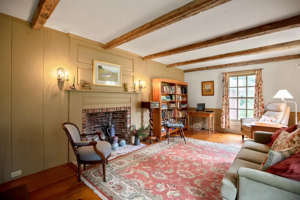 2 Flintlock Lane Falmouth ME 04105