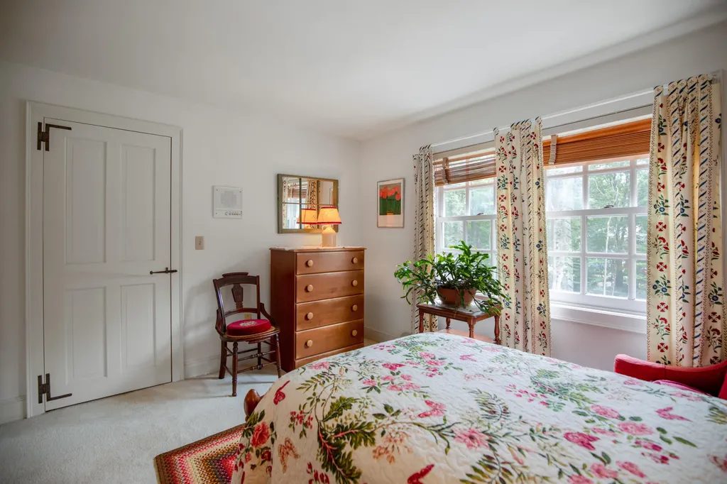 2 Flintlock Lane Falmouth ME 04105