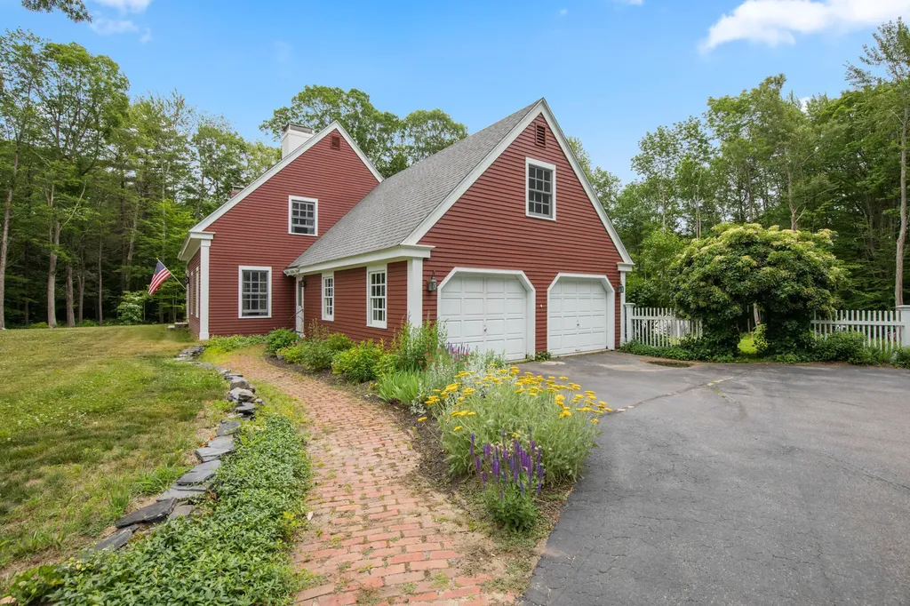 2 Flintlock Lane Falmouth ME 04105
