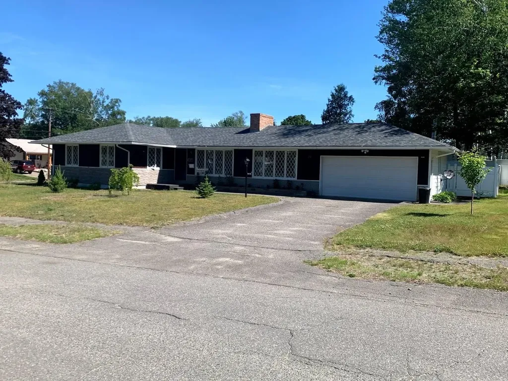 29 Rhode Island Avenue Millinocket ME 04462