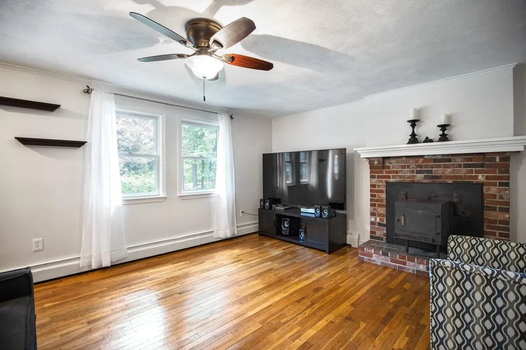 42 Pioneer Lane Standish ME 04084