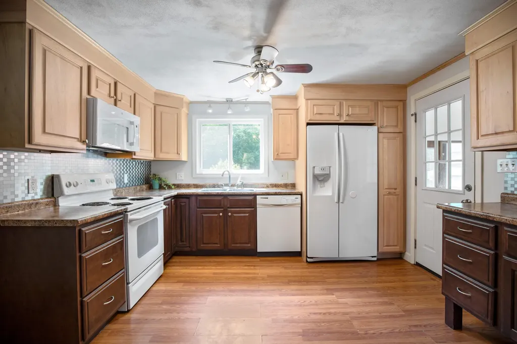 42 Pioneer Lane Standish ME 04084