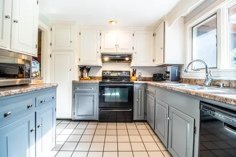 189 Gray Road Falmouth ME 04105
