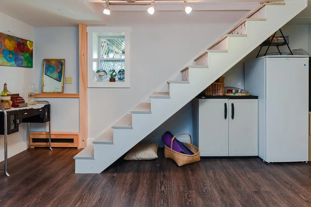 8 Cardinal Lane Poland ME 04274