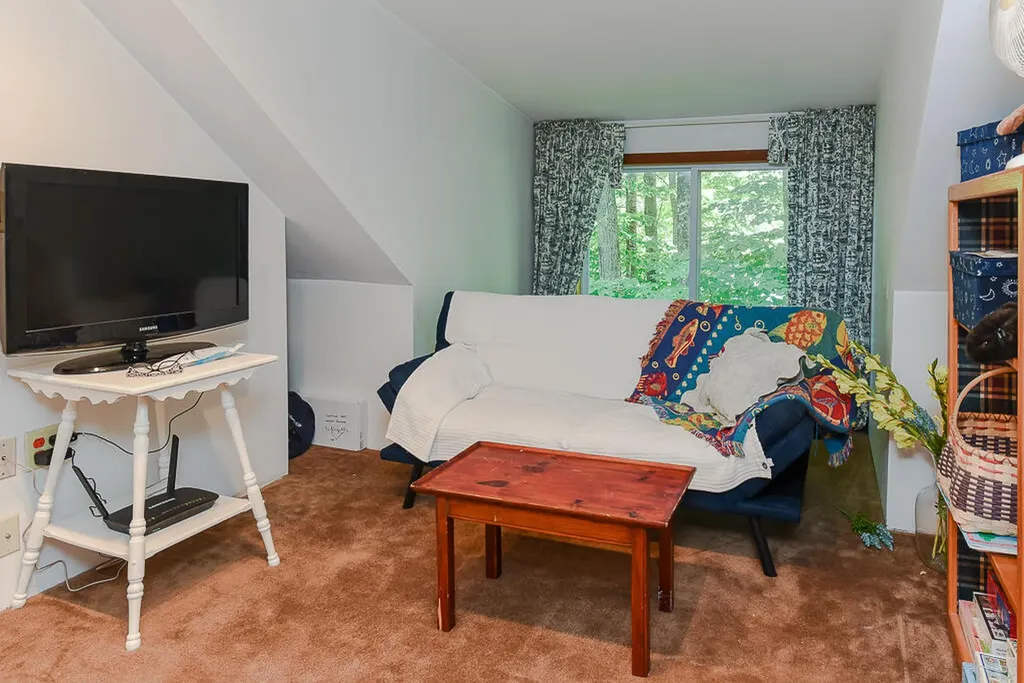 8 Cardinal Lane Poland ME 04274
