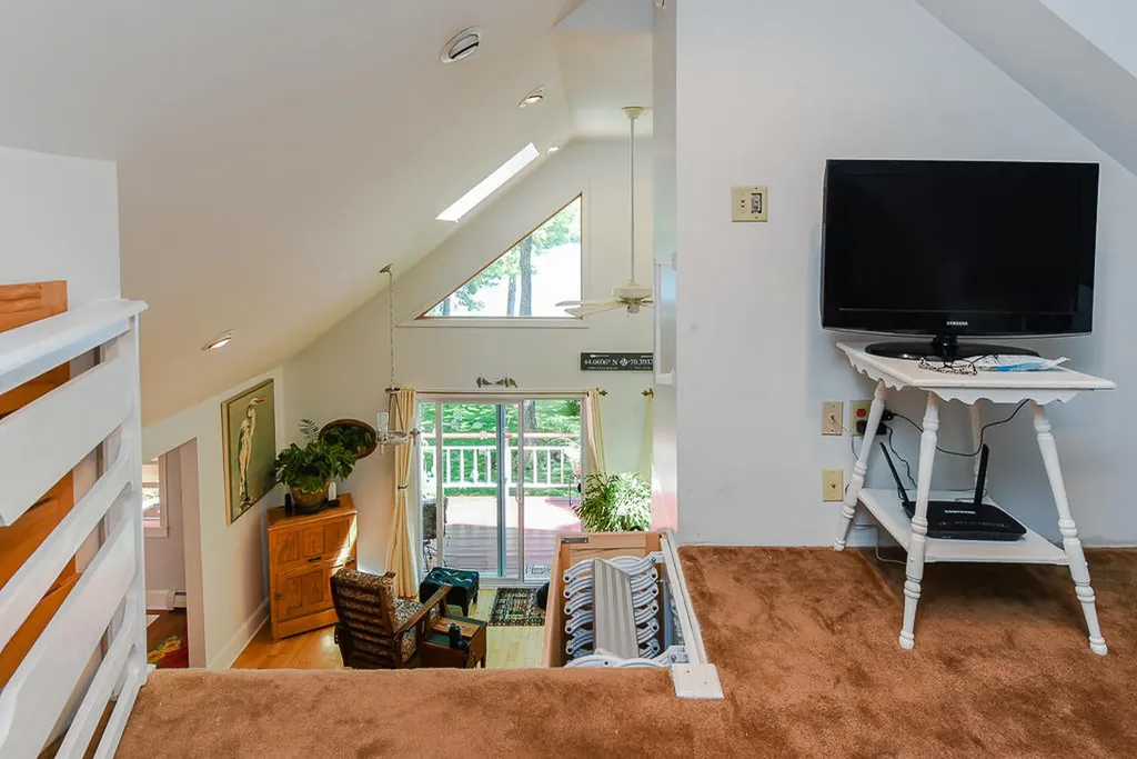 8 Cardinal Lane Poland ME 04274