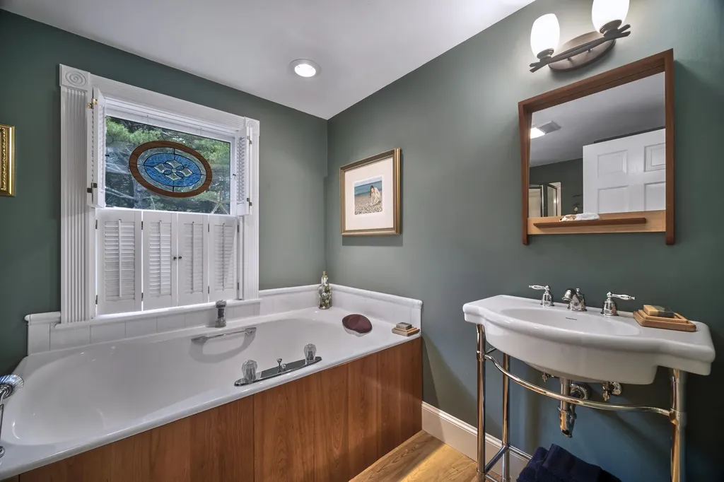60 Harbour Hill Drive Owls Head ME 04854