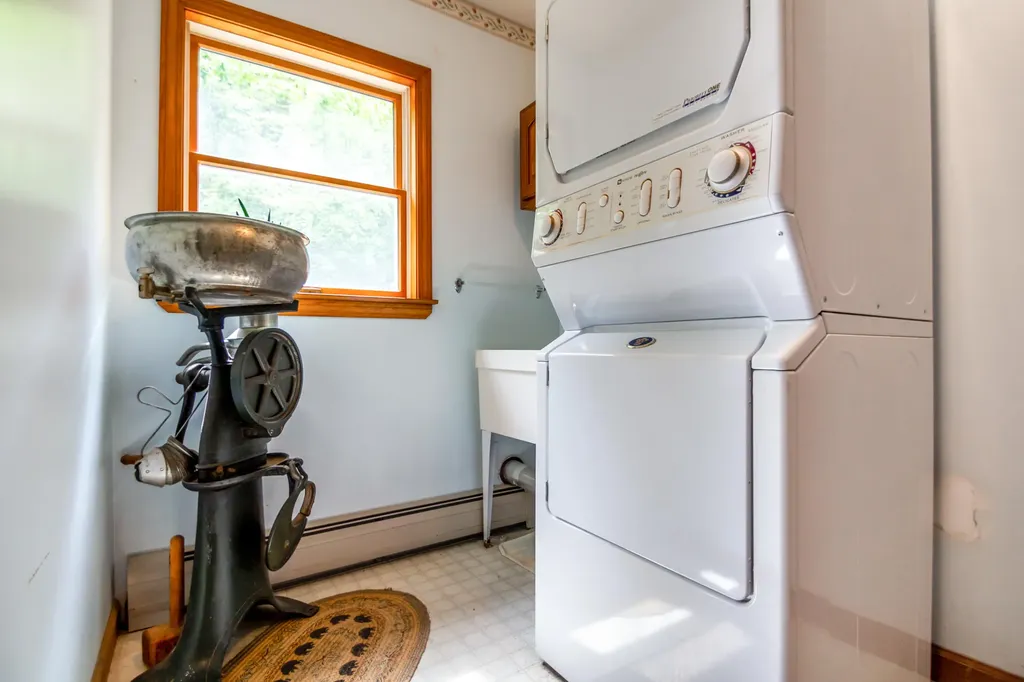 10 Lake St George Terrace Liberty ME 04949